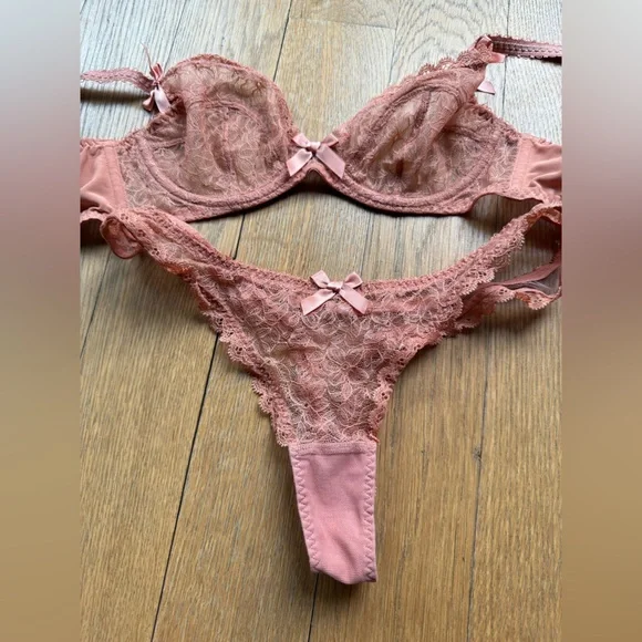 Agent Provocateur Aliza Demi Cup Plunge Underwired Bra 34A and Thong Set AP2